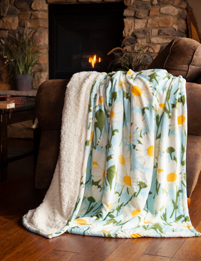 Daisy Daydream Plush Throw