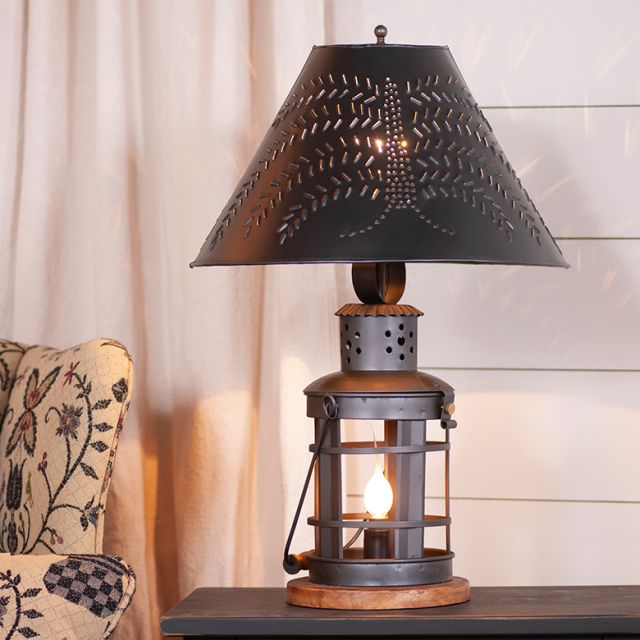 Innkeeper's Lamp with Shade