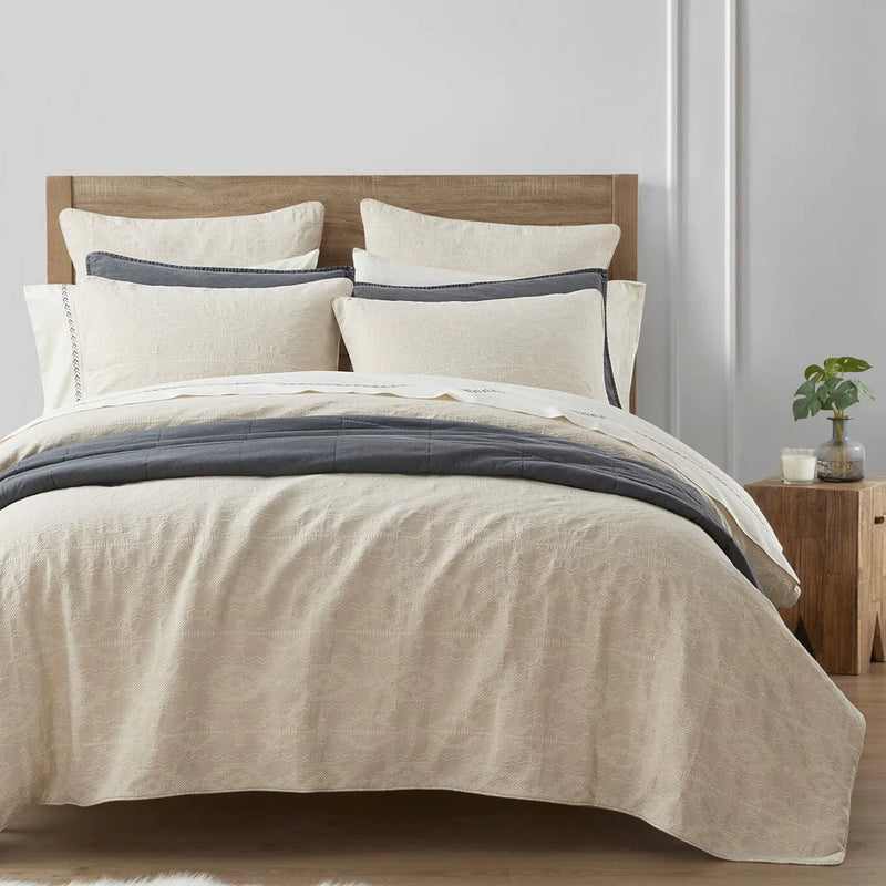 TEMPE MATELASSÉ BEDDING SET