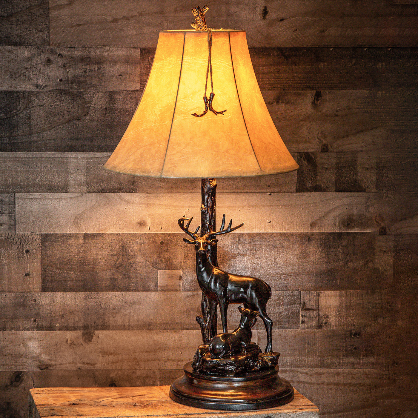 Grand Buck Doe Table Lamp – Rustic Lodge Wildlife Lighting
